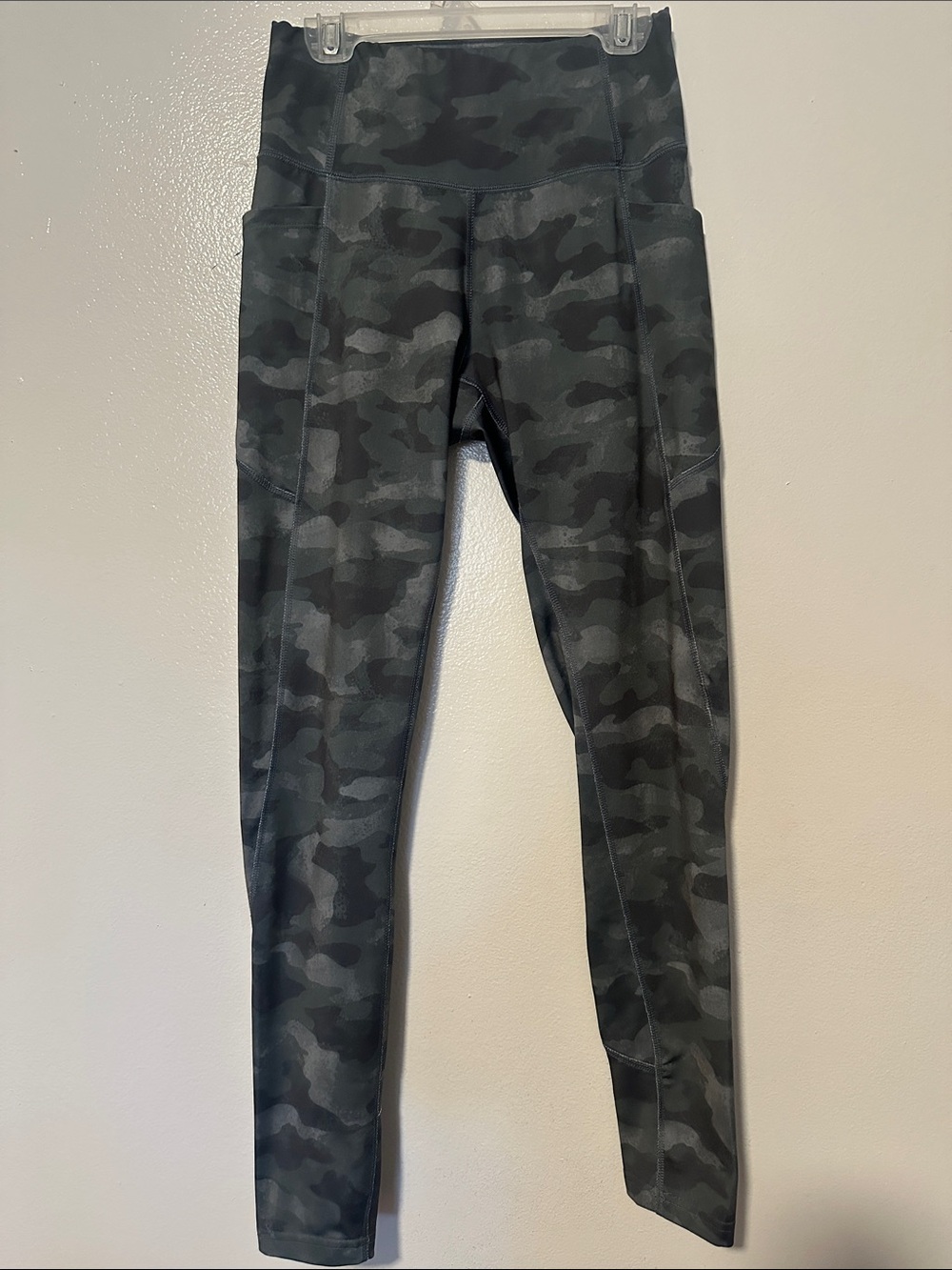 tek gear Black & Gray Camo High-Rise Leggings